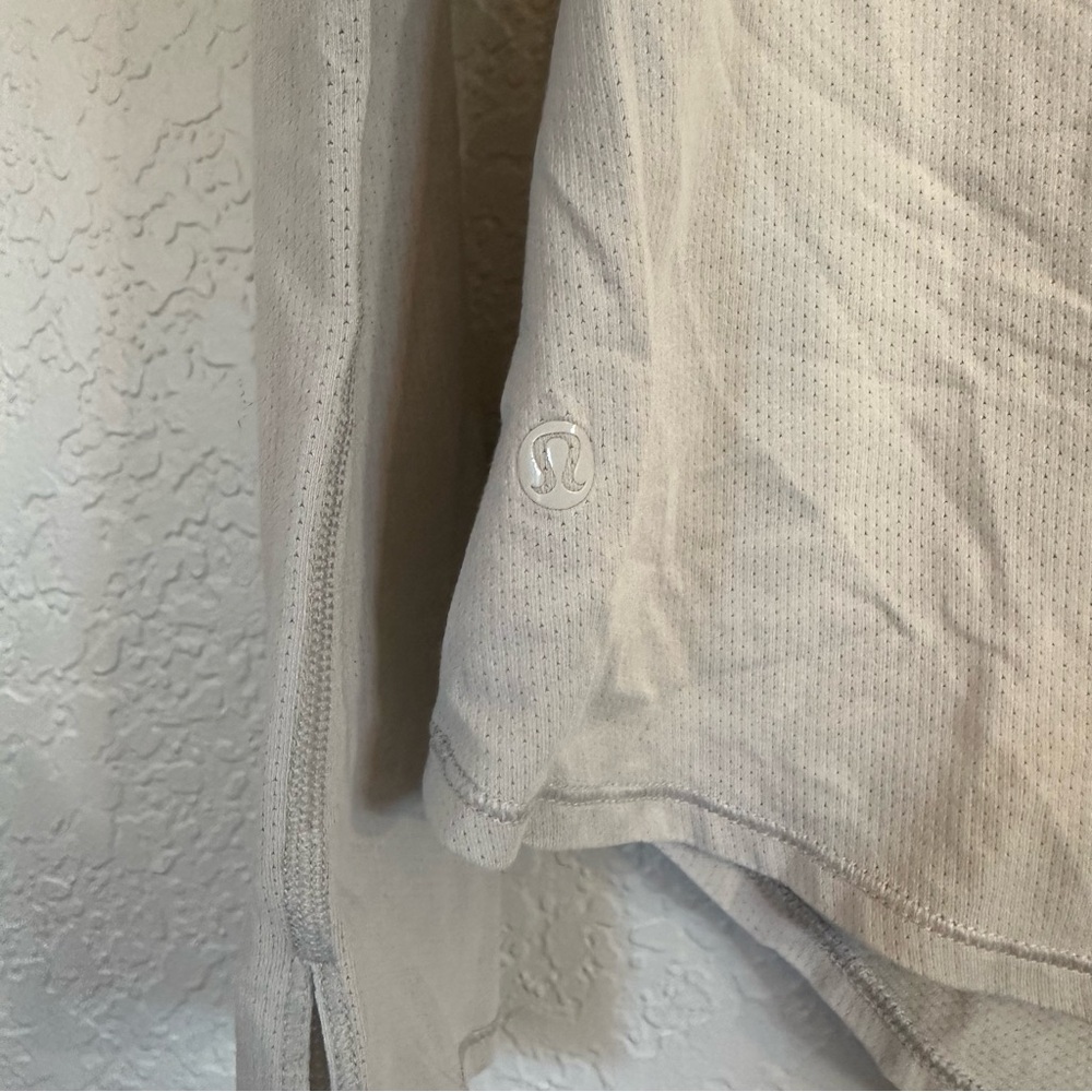 Lululemon Grey Mesh Long Sleeve Shirt Size 6 - Picture 6 of 6